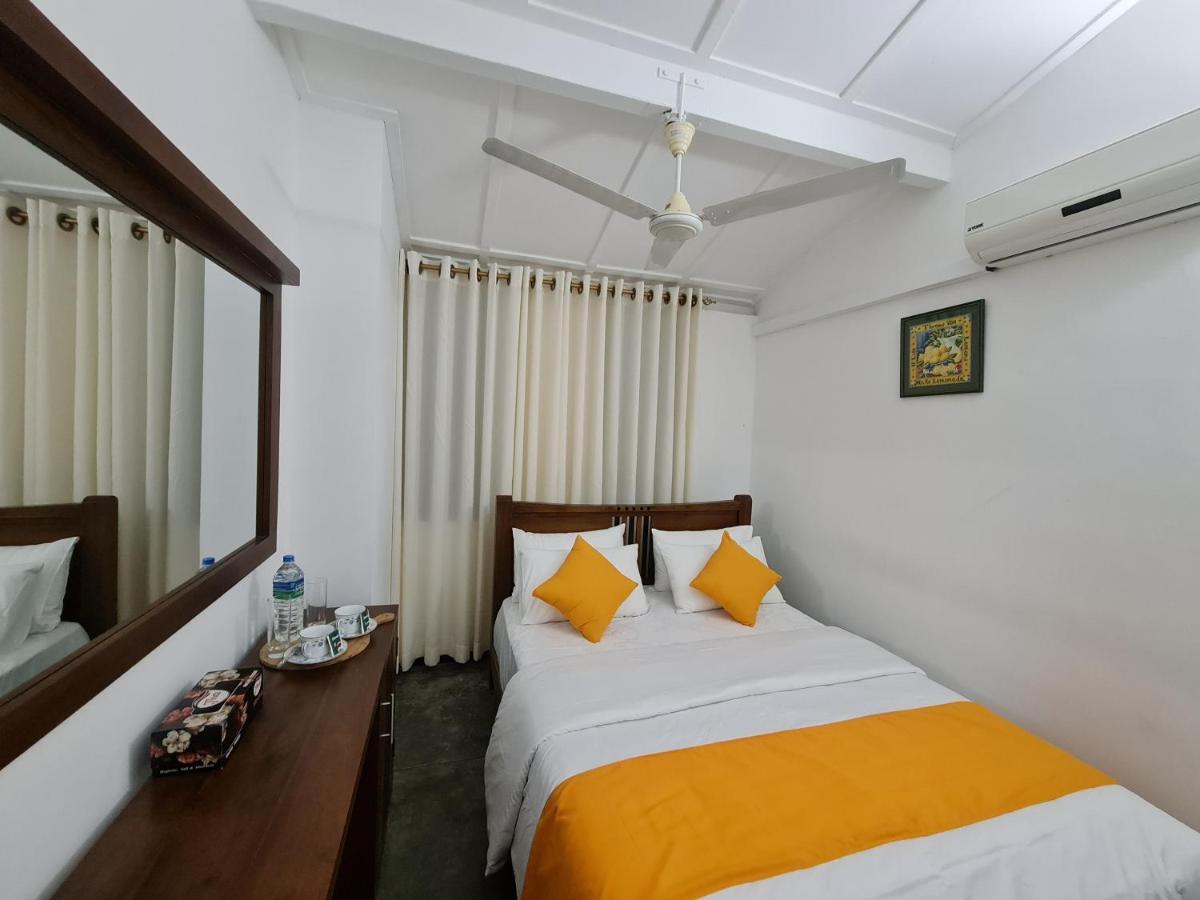 Hello Kandy Homestay Bagian luar foto