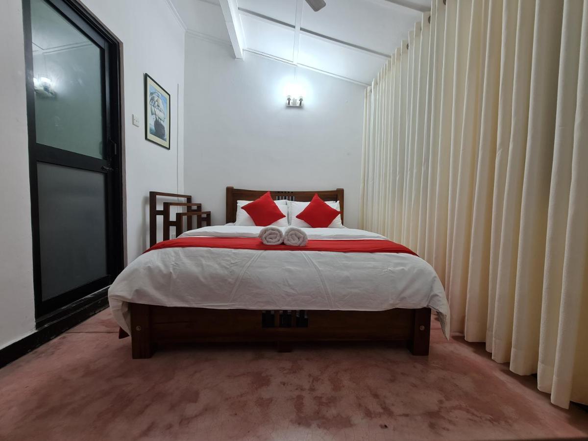 Hello Kandy Homestay Bagian luar foto