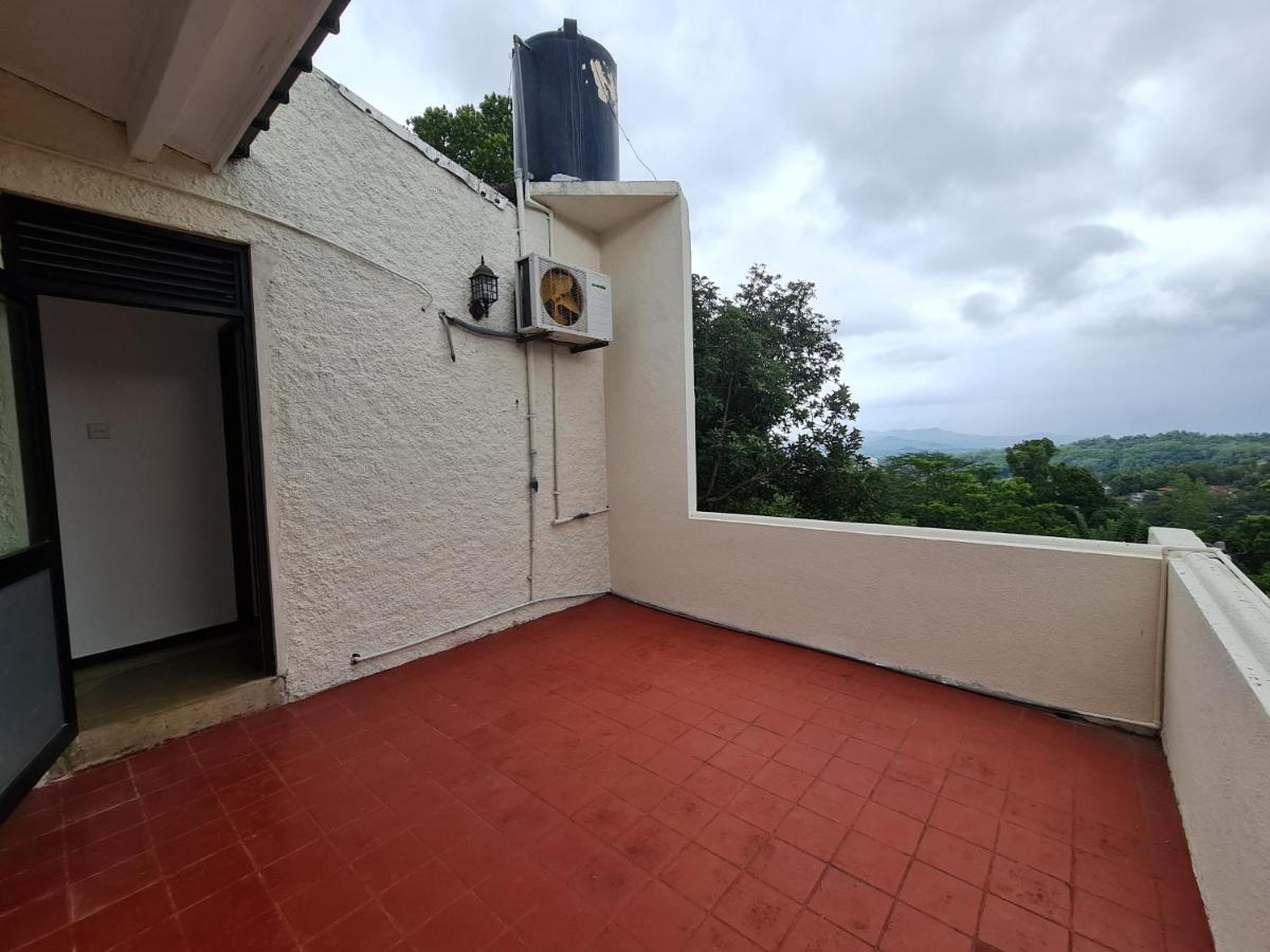 Hello Kandy Homestay Bagian luar foto