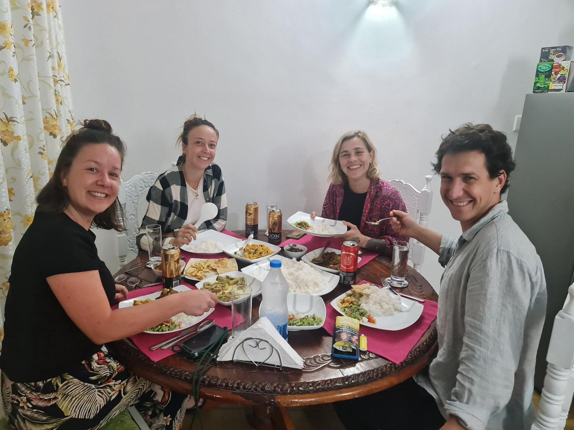 Hello Kandy Homestay Bagian luar foto