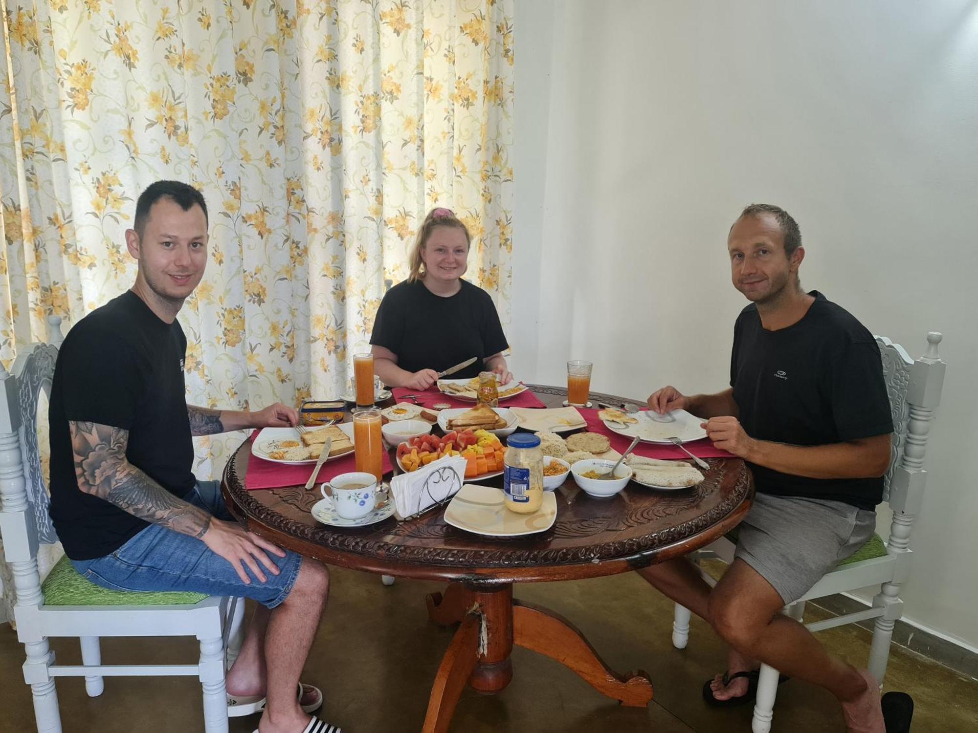 Hello Kandy Homestay Bagian luar foto